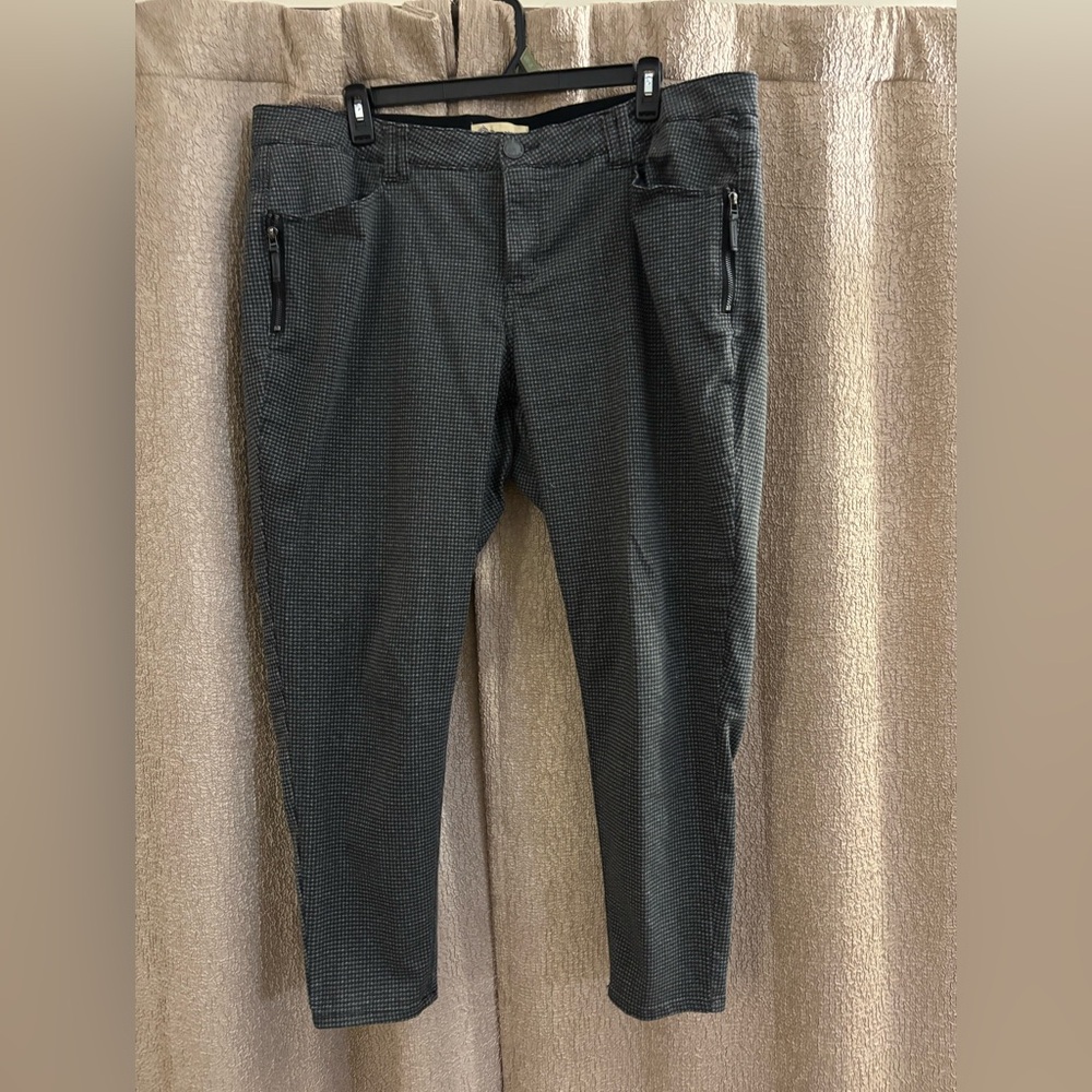 Democracy Women’s Dark Gray Checkered Chinos